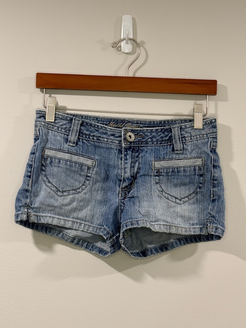Mudd Women’s Vintage Y2K Light Blue Low-Rise Jean Mini Shorts Size 1